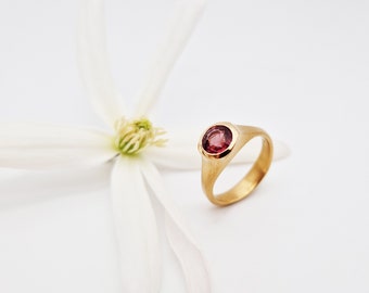 Ring in rose gold with spinel