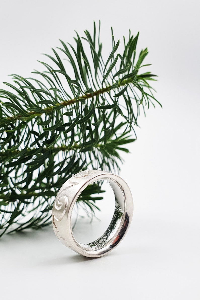 Zilveren ring met decoratie afbeelding 2