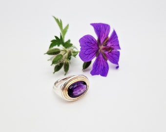 Silberring mit Amethyst in Goldfassung