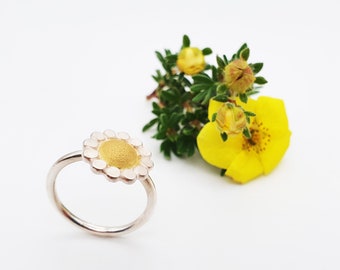Silver ring with fine gold flower