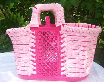 Plastic shopper with textile yarn