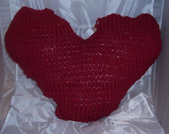 Heart pillow filled in textile yarn knitted