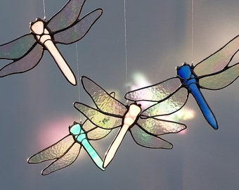 Stained glass dragonfly sun catcher, choose your colour, colourful hanging dragonfly with iridescent glass wings, gift for dragonfly lovers