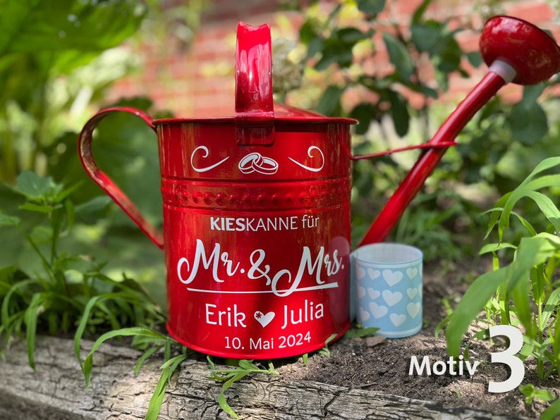 Money gift gravel can for weddings and other occasions watering can in red image 3