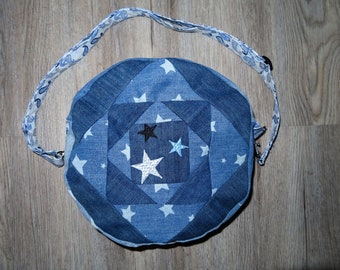 Upcycling Jeans Handtasche Patchwork / Umhängetasche Rund Einzelstück Bestickt mit Sternen