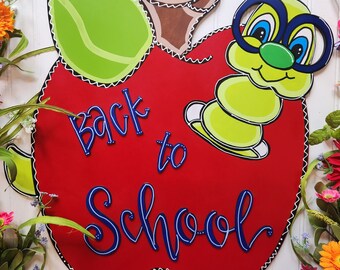 Apple Door Hanger, Back to School, Teacher Gift, Bookworm Decor