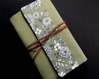 Protège livre adaptable vert kaki fleuri, couverture livre avec Rabat, pochette livre ajustable, Cadeau maîtresse Cadeau de Noël