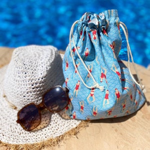 Wasserdichte Tasche für den Pool oder das Meer mit Schwimmermuster