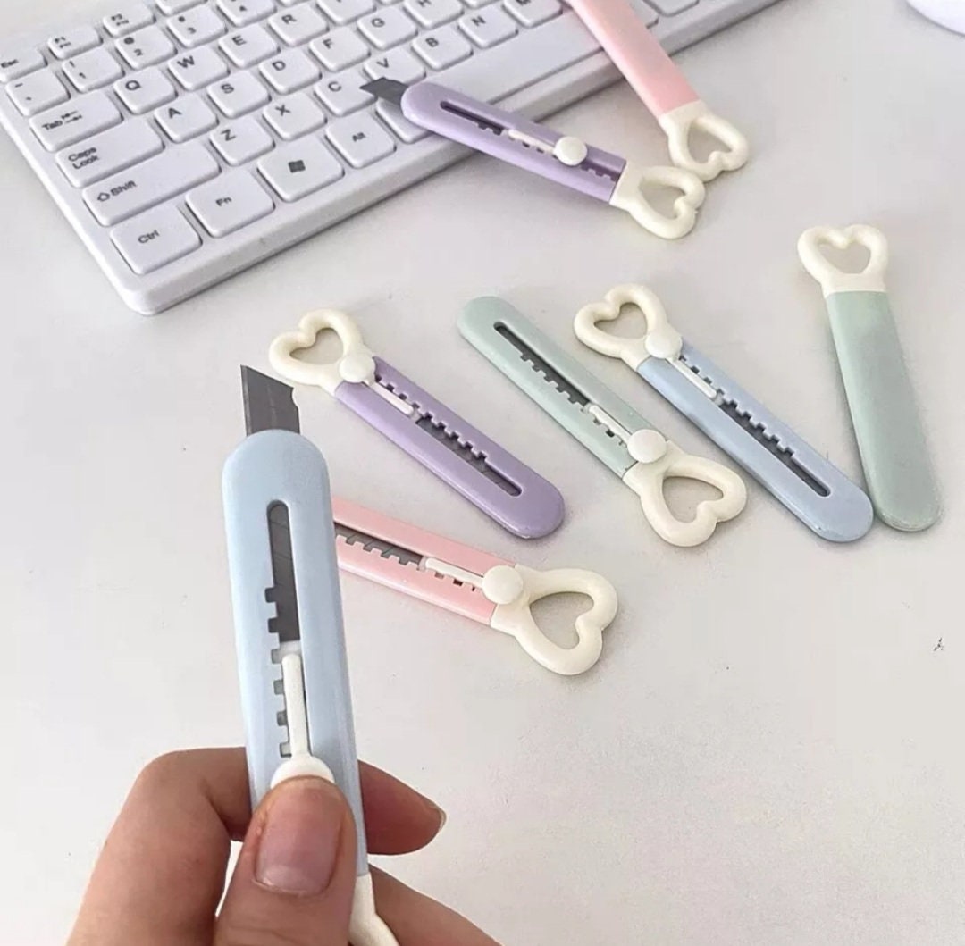 1pc Cute Mini Love Heart Utility Knife, Paper Cutter, Art Knife, Box  Cutter, School, Office Supply, Cutting Tool, Student Stationery, Gift 