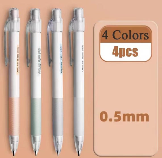 4本のシャープペンシル、0.5/0.7 mmの芯、消しゴム付き鉛筆、書き込み