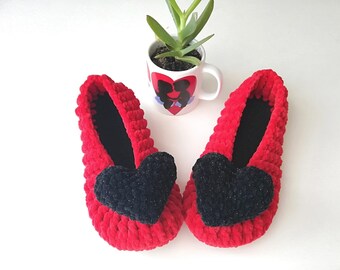 Crochet Heart Slippers: Cozy Knitted Women's Bedroom Shoes