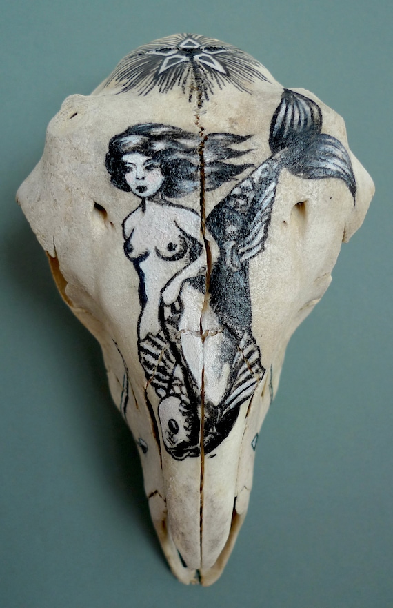Crâne De Mouton Peint à La Main Motif Tatouage Marin Femme Nue Sexy Poisson Ancres étoile