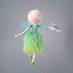 Vilten elfje/vlinder - Waldorf lentedecoratie, seizoensgebonden tafeldecoratie, cadeau-idee, woondecoratie, mobiel, raamdecoratie, kinderkamer, babykamer