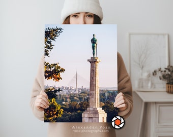 Poster Belgrad Pobednik | Stilvolle Fotokunst, die dir die Atmosphäre von Belgrad nach Hause zaubert | Wandkunst für Inspiration & Schönheit