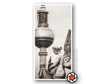 Berlin Schwarz-Weiss-Fotografie - Schmales Wandbild auf LKW-Plane - Fine Art Poster, kein extra Rahmen nötig - Fotokunst direkt vom Künstler