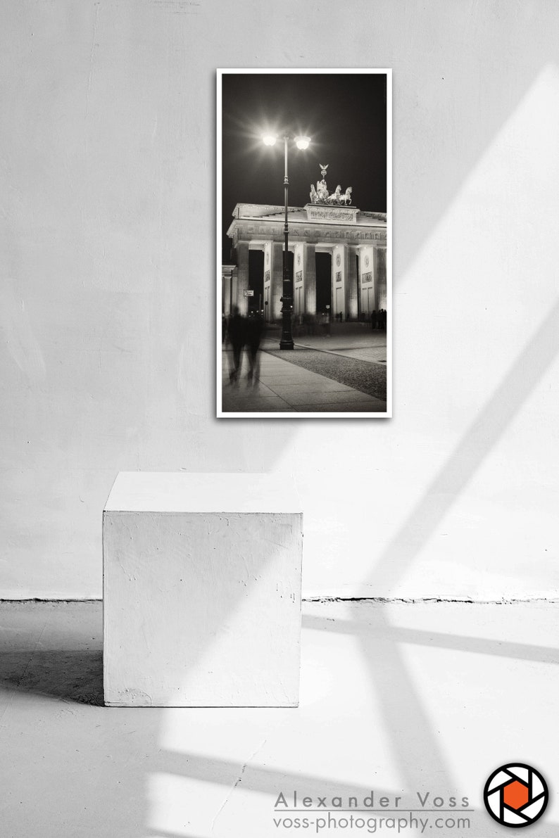 Schwarz Weiß Fotografie Berlin Brandenburger Tor Wandbild Poster auf LKW-Plane Bild hängt ohne Rahmen Fotokunst direkt vom Fotografen Bild 4