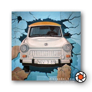 Berlin Souvenir - Trabant East Side Gallery - Mini wooden picture 10 x 10 cm - The original Berligram with white border - Photo gift picture on wood