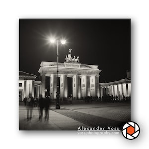 Leinwandbild Berlin Brandenburger Tor Stilvolle Schwarz Weiß Fotografie Wandbild fertig zum Aufhängen Fotokunst direkt vom Künstler Bild 1