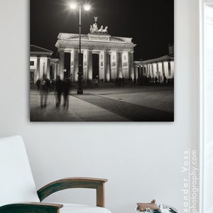 Leinwandbild Berlin Brandenburger Tor Stilvolle Schwarz Weiß Fotografie Wandbild fertig zum Aufhängen Fotokunst direkt vom Künstler Bild 5