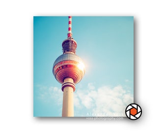 Fernsehturm Berlin - Kleines Wandbild Foto auf Holz - Ideal zum Dekorieren, Sammeln und Verschenken - Das original Berligram mit weißem Rand