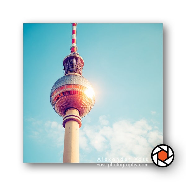 Berlin TV Tower - Small mural photo on wood - Ideal for decorating, collecting and giving as a gift - The original Berligram with a white border