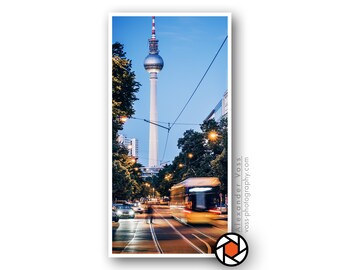 Wandbild Berlin Oranienburger Strasse - Hochformat Poster auf LKW-Plane - Einfach ohne Rahmen aufhängen - Fine Art Print direkt vom Künstler