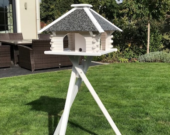 Vogelhuisje - V 20 steenwit met houten standaard