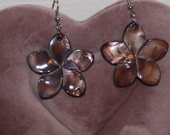 EARRINGS MOTHER OF PEARL FLOWER