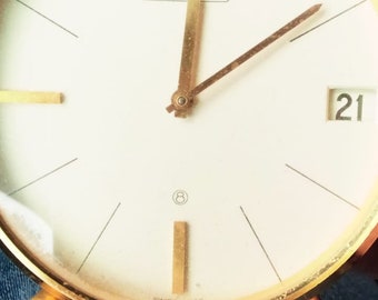 Jaeger LeCoultre gilt brass vintage desk clock Ref.425, circa 1960 A gilt-brass keyless winding 8-day duration desk clock, Jaeger LeCoultre