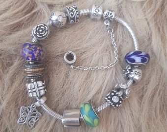 本物のスターリングシルバー PANDORA ブレスレット、チャーム 4 個付き