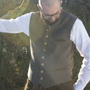 E-book men's traditional vest Alex image 2