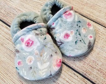 FREE SHIPPING Sage floral, Baby Booties, soft sole shoes, baby footwear, baby slippers, handmade slipper booties