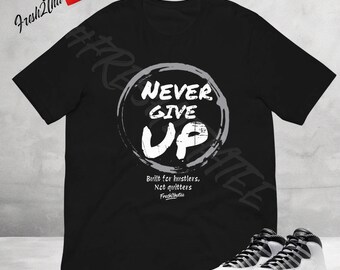 Camiseta a juego con las Jordan 10 Steel Grey – Camiseta Never Give Up – Camiseta Jordan 10 OG Steel Sneaker – Hustler Streetwear