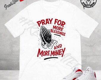 Camiseta "Ora por más bendiciones y más dinero" - Diseñada para combinar con las Jordan 13 Chicago - Camiseta a juego con zapatillas - Regalo para amantes de las zapatillas