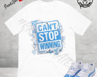 Camiseta a juego con las Jordan 11 Low blancas y azul universitario, camiseta "Can't Stop Winning", camiseta a juego con las zapatillas, camiseta urbana azul y blanca.