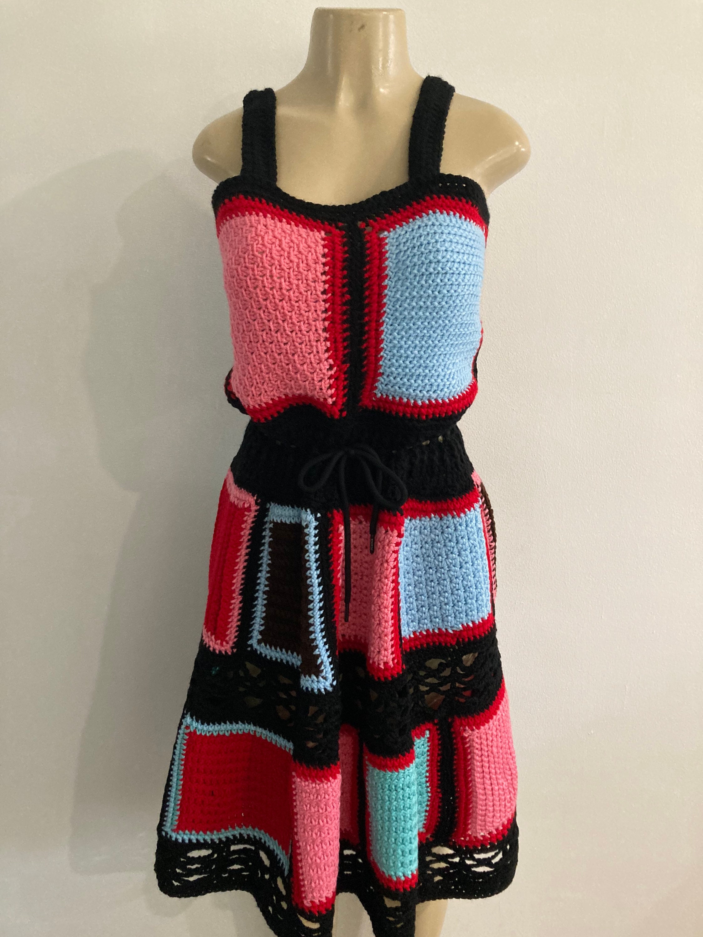 alexander mcqueen cut out dress Women's Slash Cutout Sleeveless Rib - Black line silhouette and is best sewing patterns for beginners Size:38F Mademoiselle Yellow Square Neck