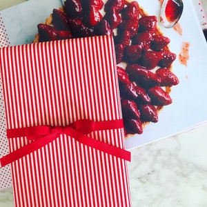 Papel de regalo: raya diplomática roja {papel de regalo, cumpleaños, vacaciones, Navidad}