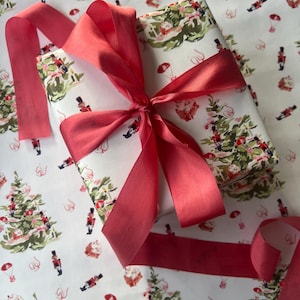 Wrapping Paper Nutcracker Toy Tree {Christmas, Holiday, Gift Wrap}