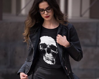 LADIES CRYSTAL SMOKING SKULL GOTH BIKER DESIGN FITTED T SHIRT ANY SIZE