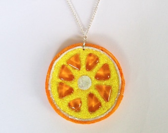 Collier orange, collier de fruits, collier fait main, pierres de verre, bijoux de fruits 3D, pendentif long, collier de chaîne orange, bijoux orange rares