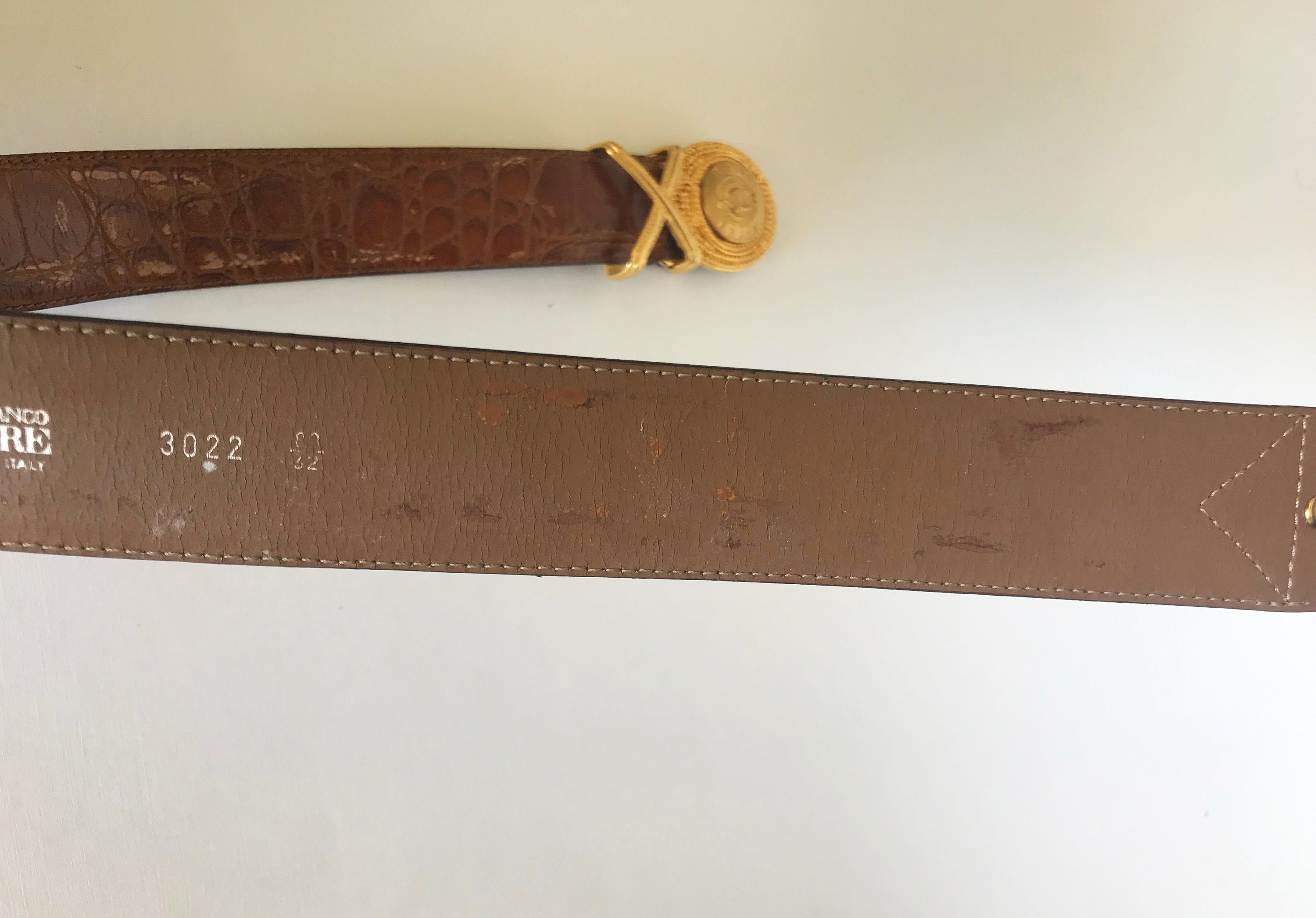 Gianfranco Ferre Vintage Leather Belt Gold Plated Buckle  display picture 2