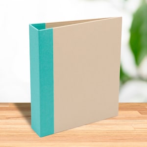 Album formato A5 con copertina in carta e dorso in lino colorato. Personalizzazione possibile