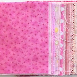 Stoffpäckchen pink mit 30 Patchworkstoffen aus 100% Baumwolle in 15 cm x 15 cm -  asp-040