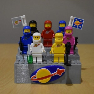 Classic Space, Building-Block Compatible Minifigure Display (Display ONLY)