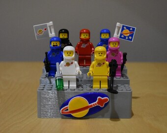 Classic Space, Building-Block Compatible Minifigure Display (Display ONLY)
