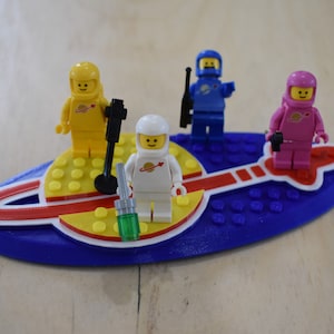 Classic Space Logo, Building-Block Compatible Minifigure Display (Display ONLY)