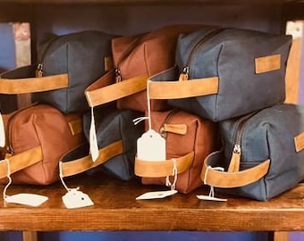 Canvas & Leather Toiletry Dopp Kit: Travel Organizer, Unisex Design