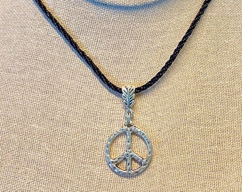 Peace Sign Necklace, Boho Retro Jewelry, Peace Sign, Silver Hammered Peace Sign, Peace Sign Choker, Hippie Jewelry, 60s 70s Hippie Jewelry