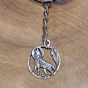 Wolf Keychain Men, Wolf Keychain, Silver Keychain Men, Silver Feather Keychain, Keyring Men, Boyfriend Gift