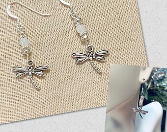 Unique Women Earring,Dragonfly Silver Earrings with Shaky Chain,Zircon Shiny Earring,Raw Diomand Earring,Modern Art Earrings,Gift For Her